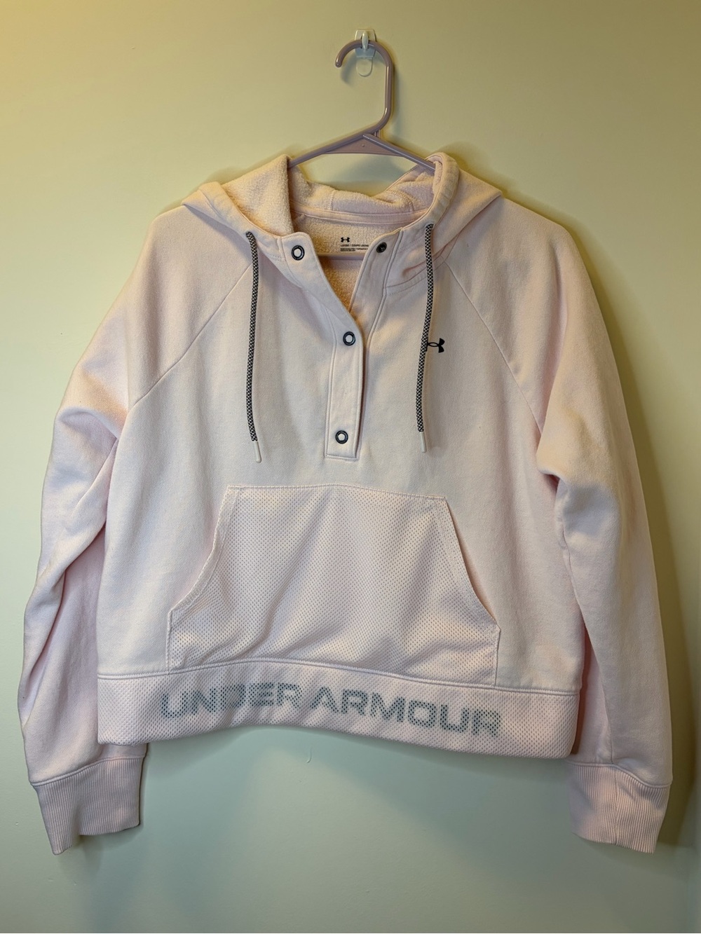 Under Armour Women’s Light Pink Hooded Sweatshirt in Small Like-New